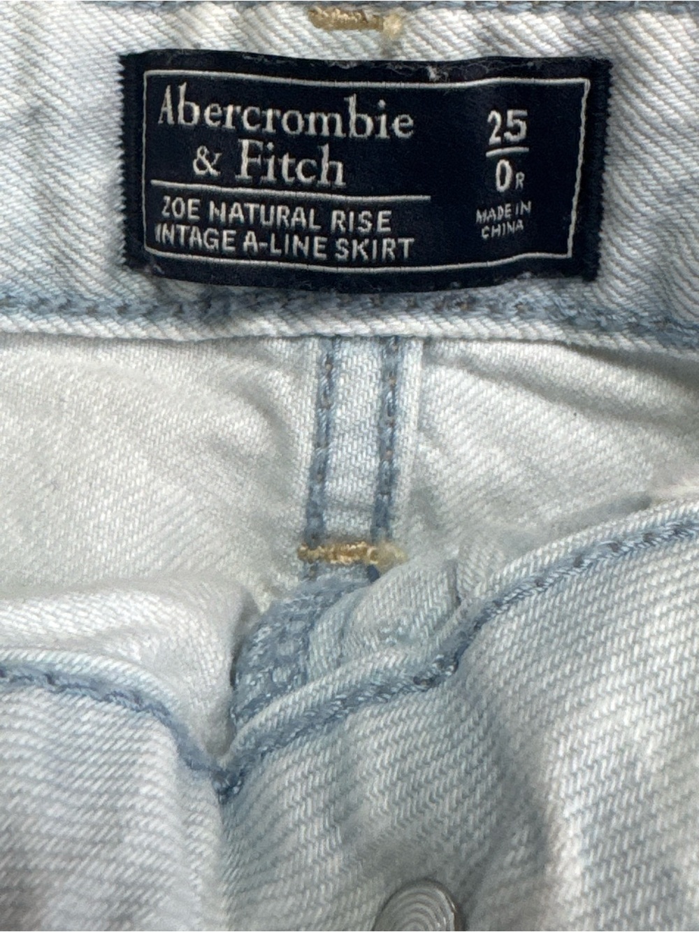 Abercrombie & Fitch 0 Embroidered White Denim Mini Skirt with Floral Detail (B7) - Picture 4 of 6